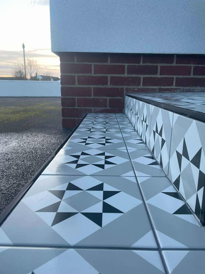 Brompton Borough Patterned Tile Steps – Chepstow