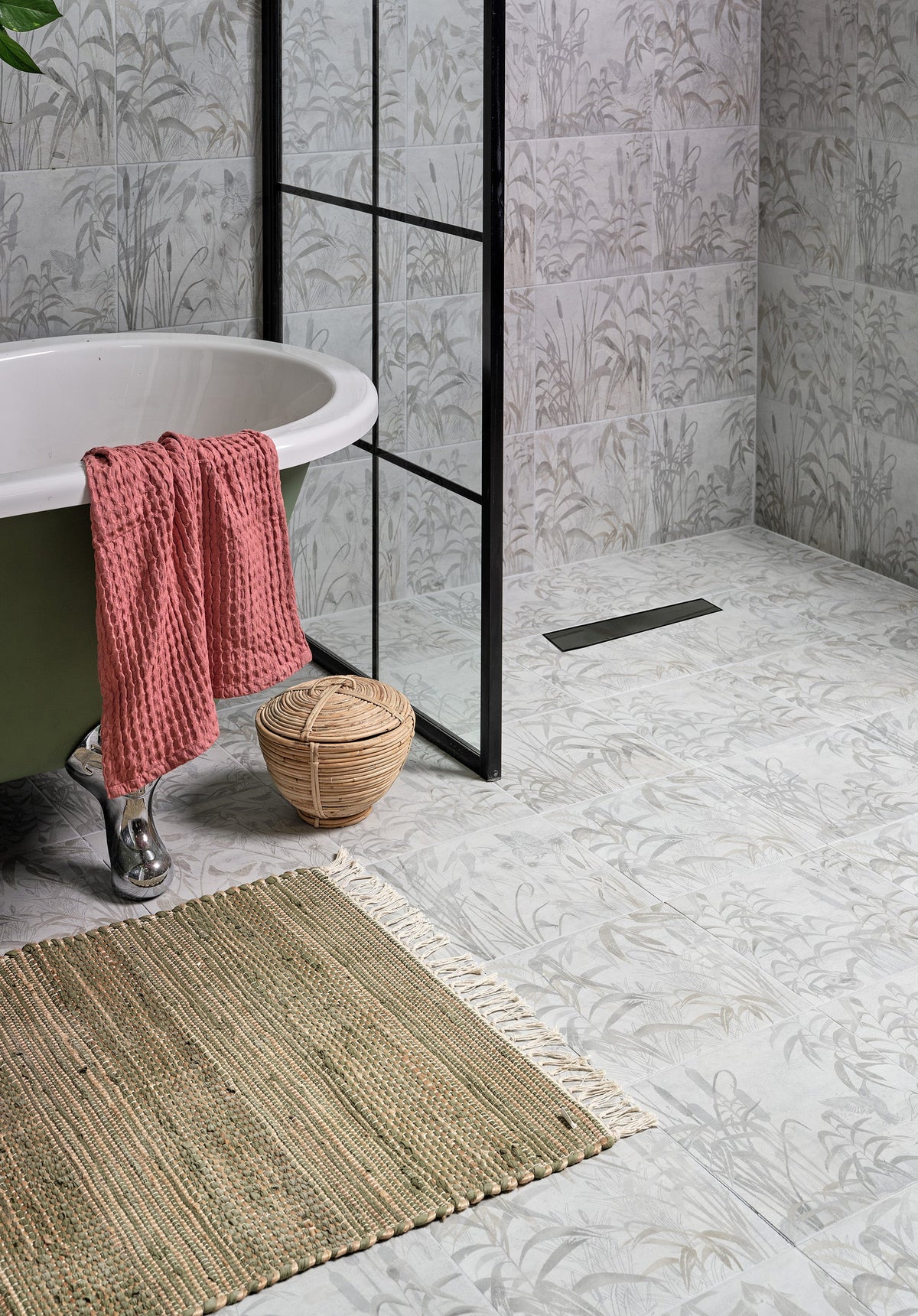 Small Bathrooms: How to choose the right tiles