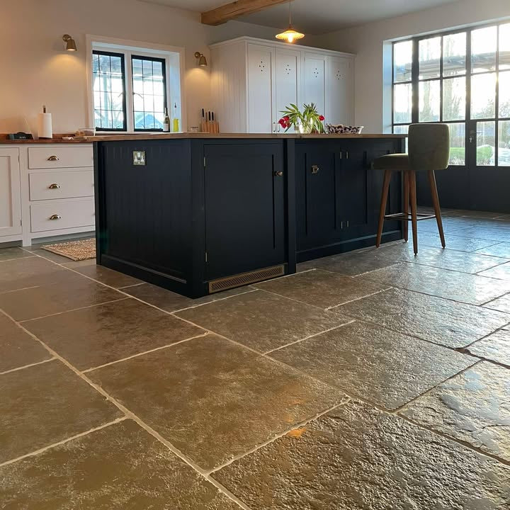 Farmland Tumbled Limestone Flagstone 60cmx90cm
