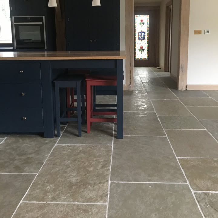 Farmland Tumbled Limestone Flagstone 60cmx90cm