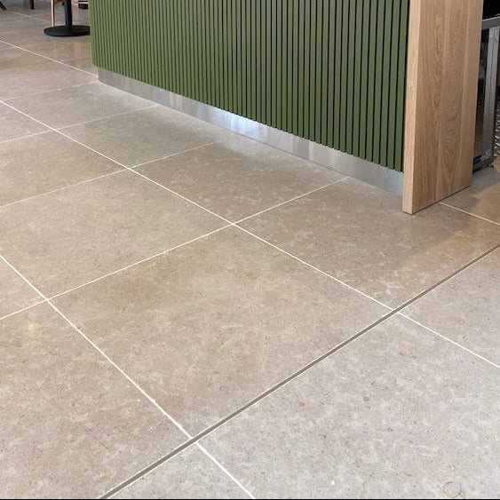 Oldmere Tumbled Limestone 90x90cm