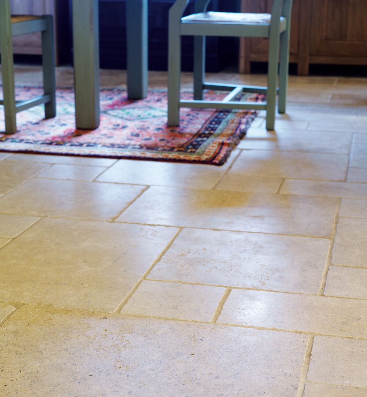 Cathedral Antique Limestone 20x20cm