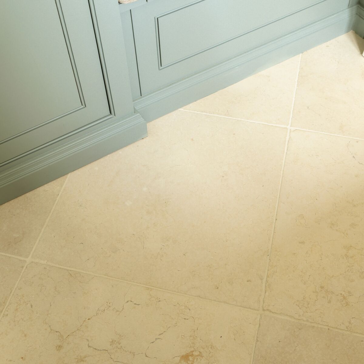 Temple Ezra Tumbled Limestone 60x60cm