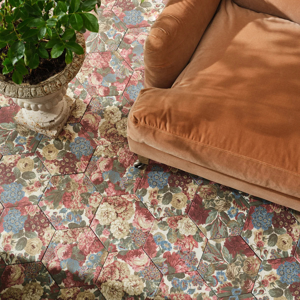 Very Rose & Peony Madder Hexagon -Sanderson