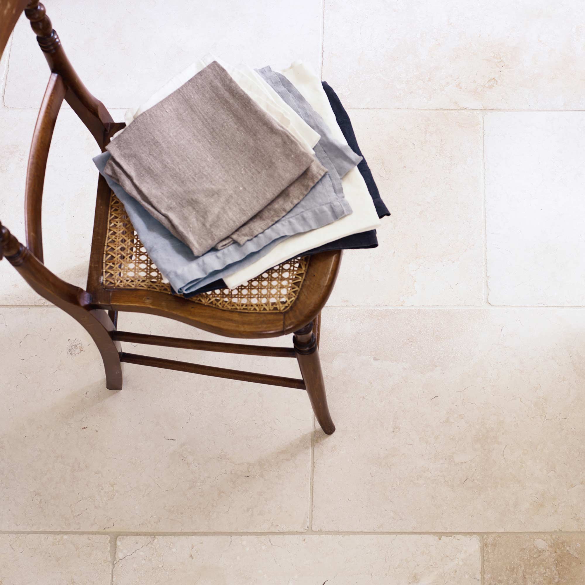 Temple Ezra Tumbled Limestone 30x30cm