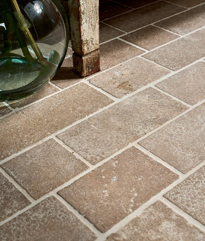 Wychwood Limestone Tumbled and Etched Cobbles 13xRandomx2.8cm