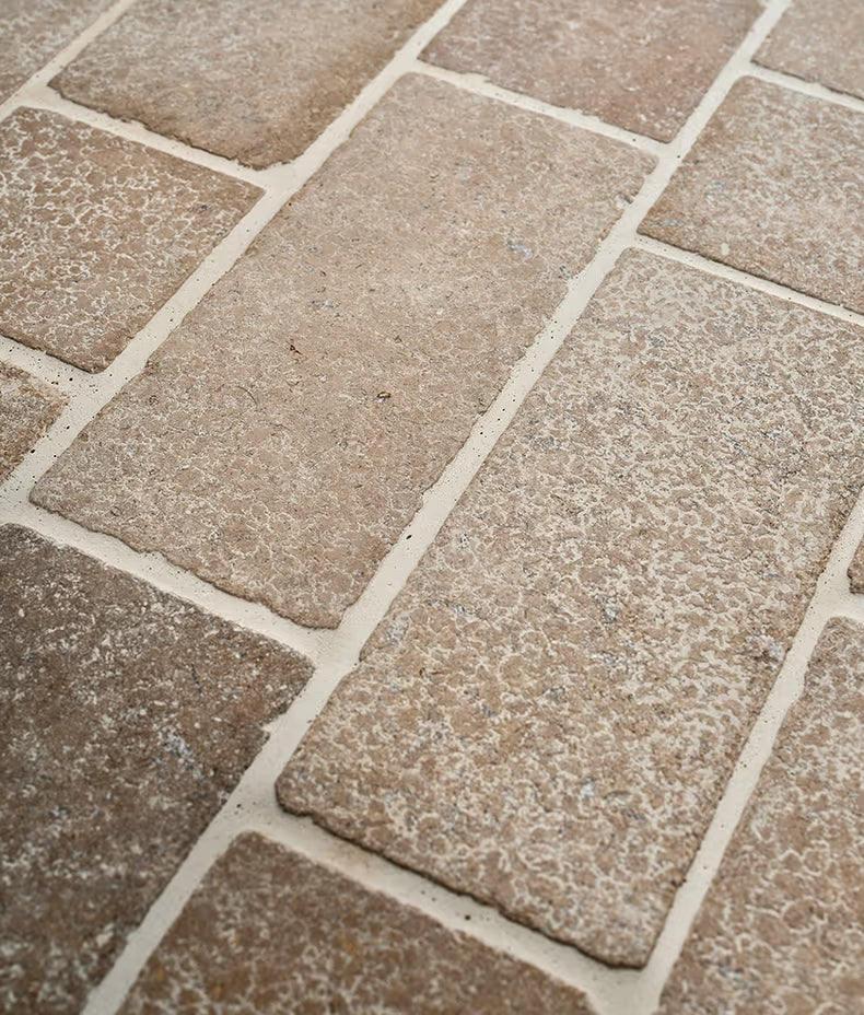 Wychwood Limestone Tumbled and Etched Cobbles 13xRandomx2.8cm