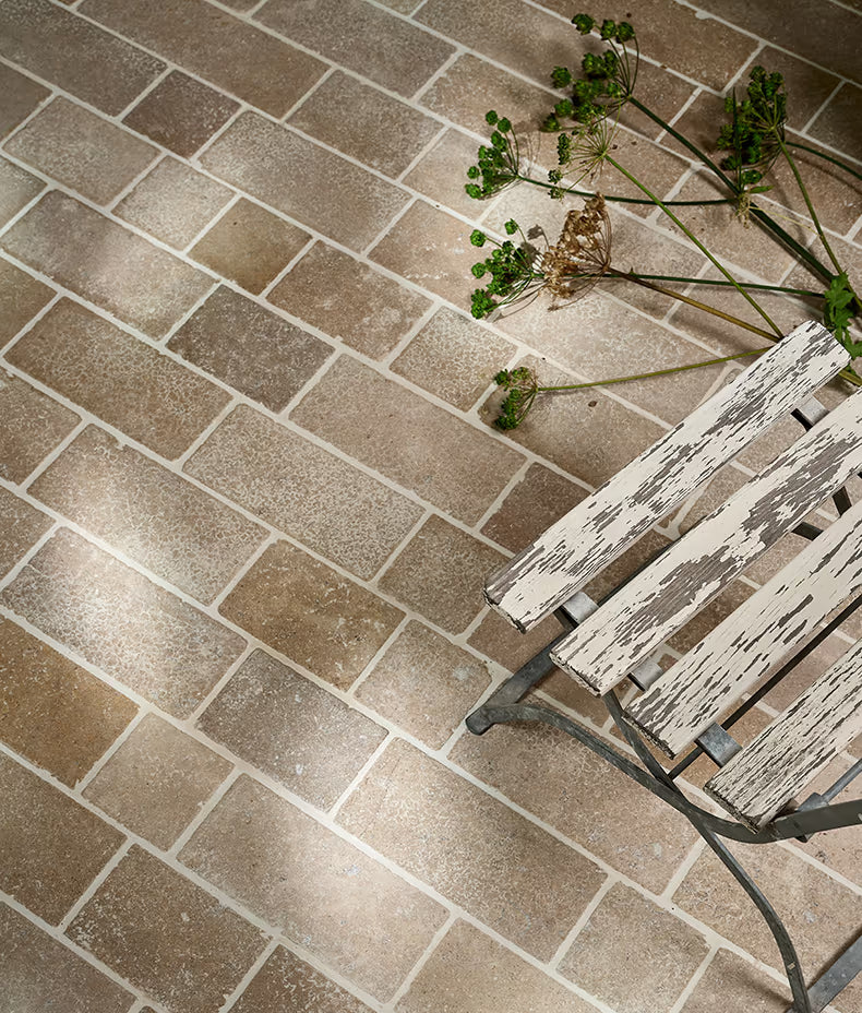Wychwood Limestone Tumbled and Etched Cobbles 13xRandomx2.8cm