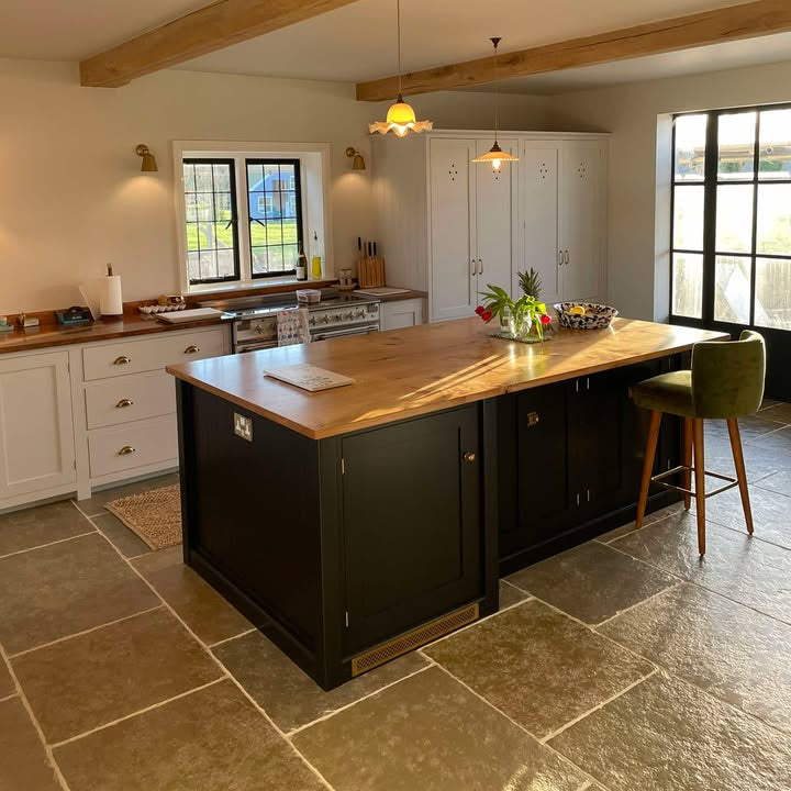 Farmland Tumbled Limestone Flagstone 60cmx90cm