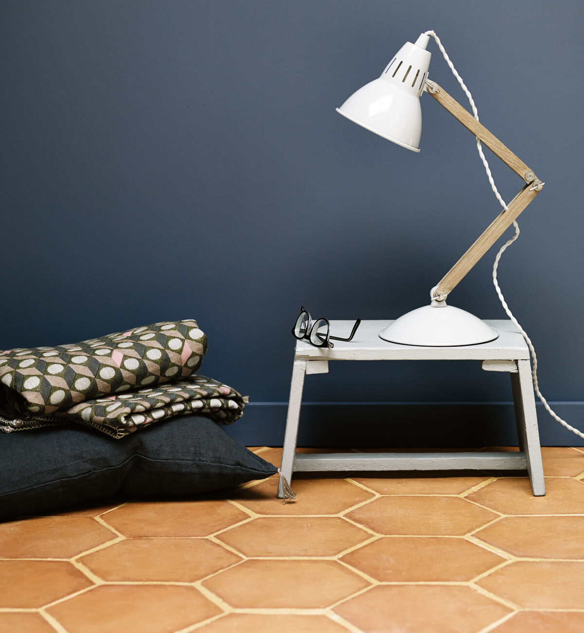 Handmade Classic Hexagon Terracotta 20x20cm