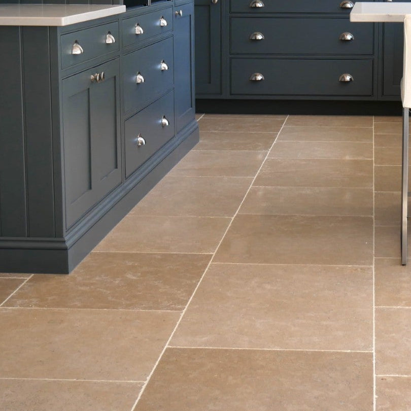 Oldmere Tumbled Limestone 90x90cm
