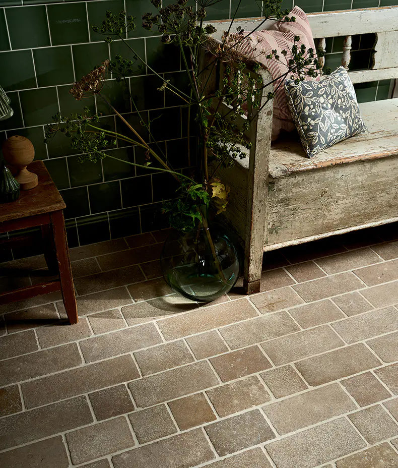 Wychwood Limestone Tumbled and Etched Cobbles 13xRandomx2.8cm