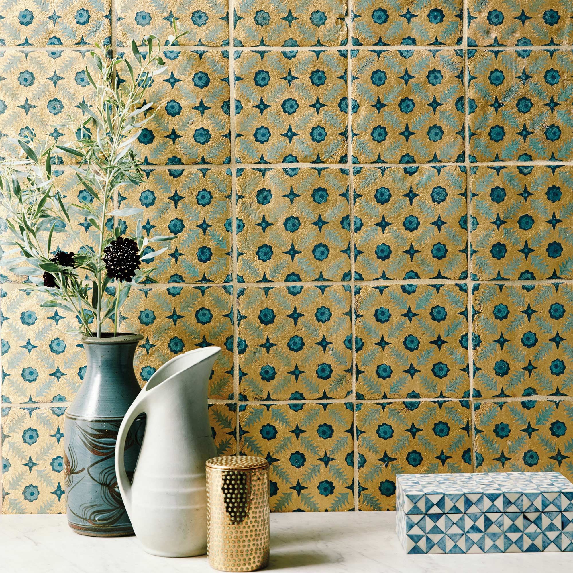 Neisha Crosland Atlas Gold Nile Pine Flower 17x17cm